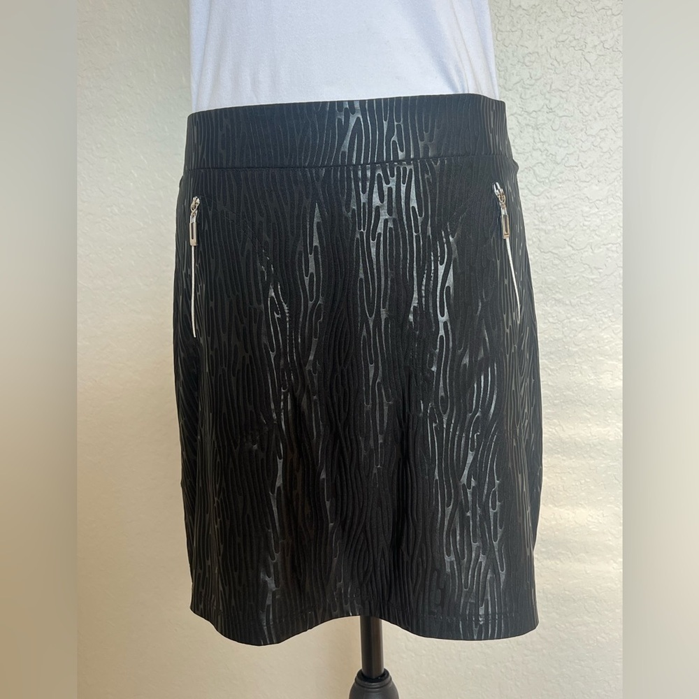 Jamie Sadock Black Textured Mini Skirt
Caja 8 - Picture 5 of 6